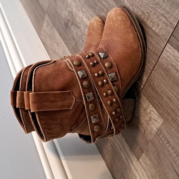 Circle G distressed leather bootie - Picture 4 of 11
